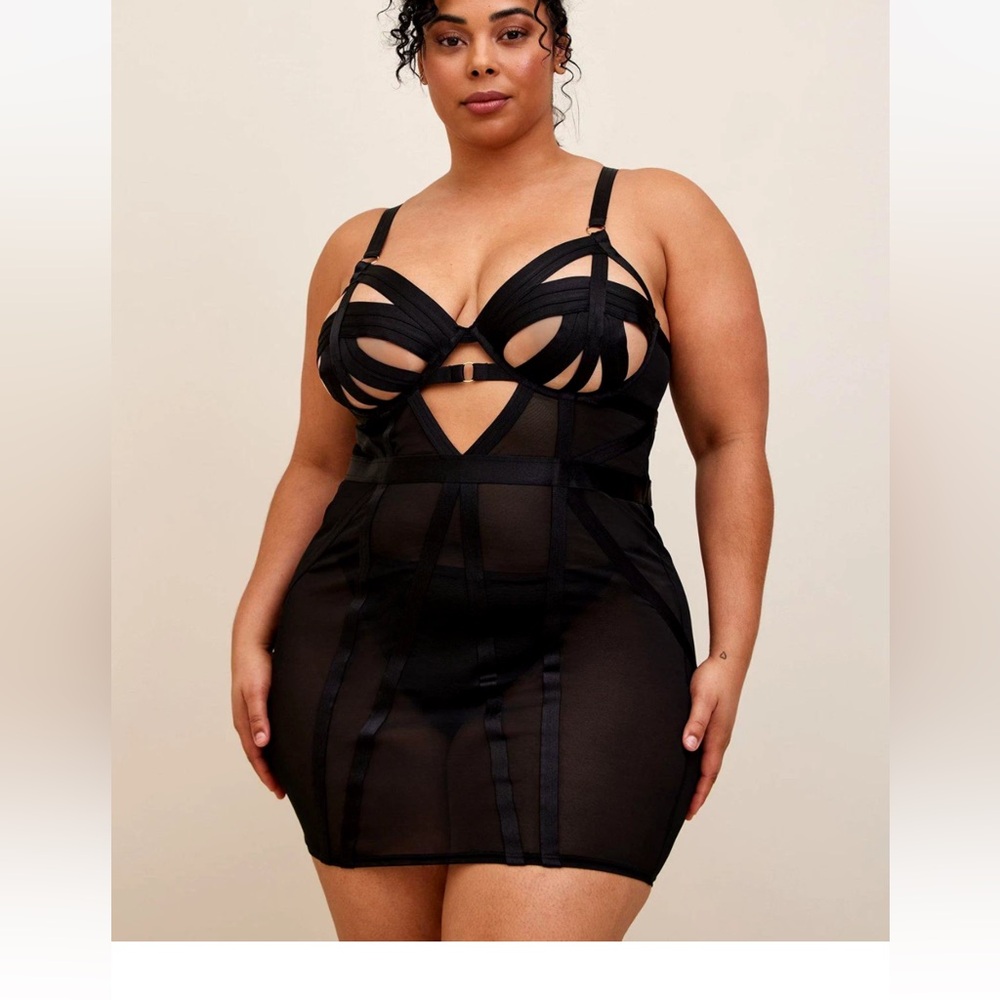 NWT Torrid Rich Black Cut Out Strappy Chemise Size 2